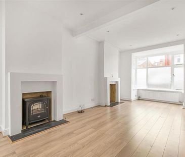3 bedroom end of terrace house to rent - Photo 1