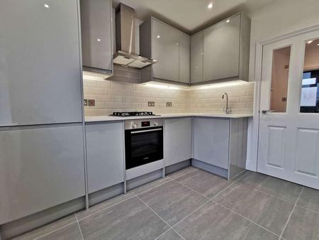 Sefton Avenue, Mill Hill, NW7 - Photo 2