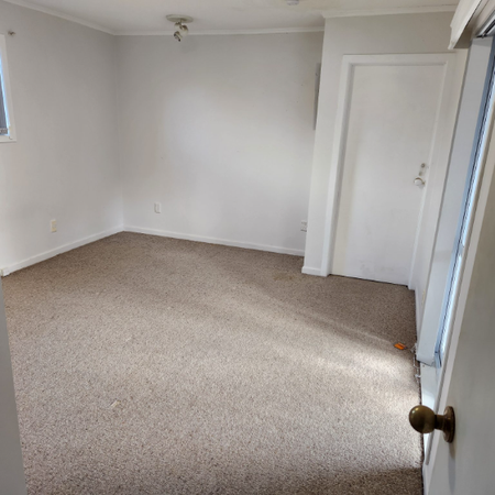 Charming 3-4BR Home with Deck in a great location! - Photo 4