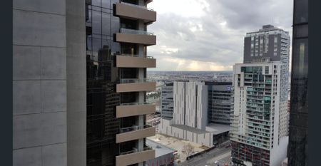 Luxury 2 Bedroom Apartment with Secure Parking for Rent! - Photo 4