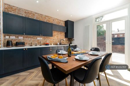 1 bedroom in a house share to rent - Photo 3