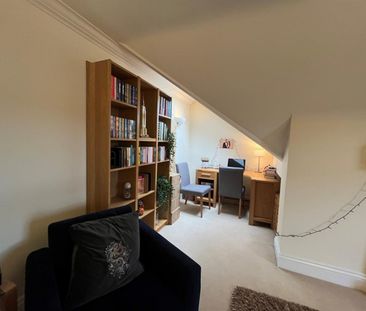 2 bedroom Flat To Let - Photo 3