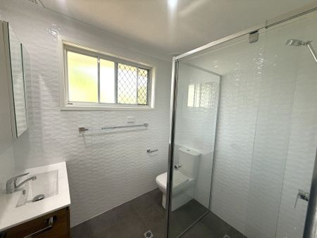 Freshly Renovated 2 Bedroom Unit! - Photo 5