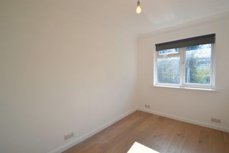 4 bedroom semi-detached house to rent - Photo 4