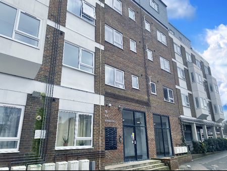Queensway, Bletchley - Two Bedroom Apartment - Photo 3