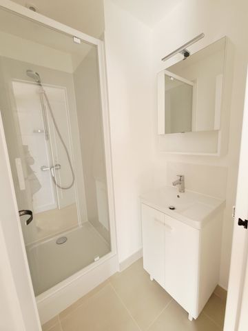 Location Appartement 5 pièces 127m² - Photo 3