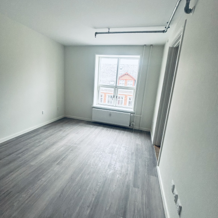 Værelse med eget bad/toilet og fælleskøkken - Foto 1