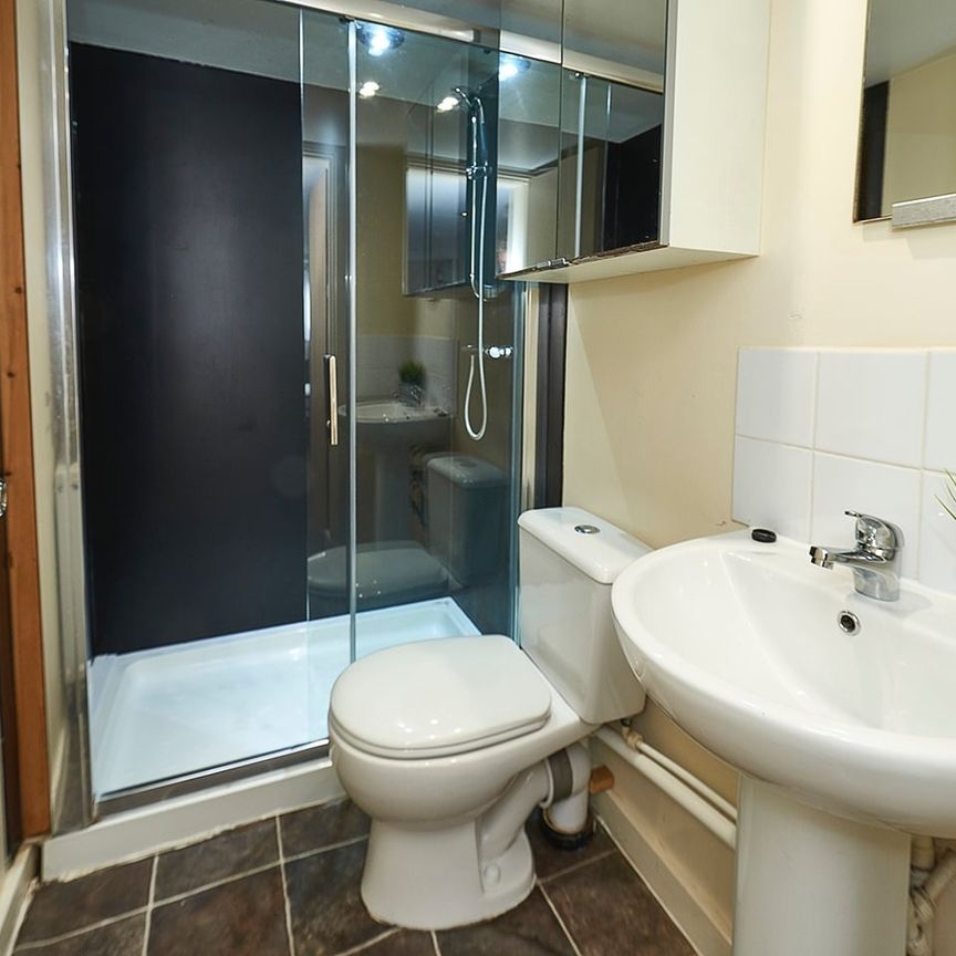 Studio Flat, Carlton Road, M6 - Photo 1
