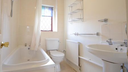 2 bedroom terraced house to rent - Photo 4