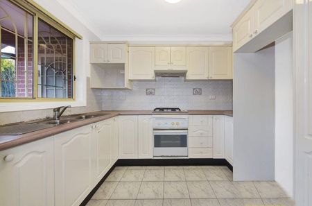 Modern 3-Bedroom Townhouse with Private Entrance & Superb Convenience - Photo 3