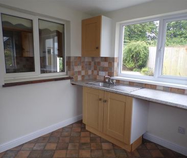 3 bedroom detached house to rent - Photo 2