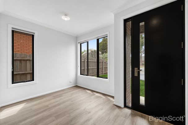 Stylish, low-maintenance living in a prime location! - Photo 1