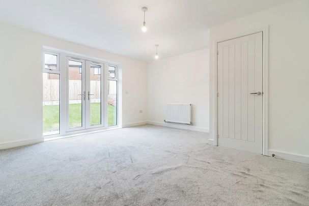 3 bedroom end of terrace house to rent - Photo 1