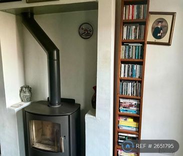 2 bedroom end of terrace house to rent - Photo 2