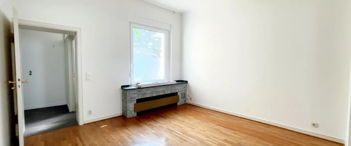 GROßZÜGIGE 2-ZIMMER WOHNUNG IN KREFELDER INNENSTADT ZU MIETEN! - Photo 1