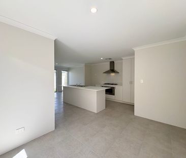 BRAND NEW 4 x 2 - Stylish & Comfortable Living ! - Photo 6