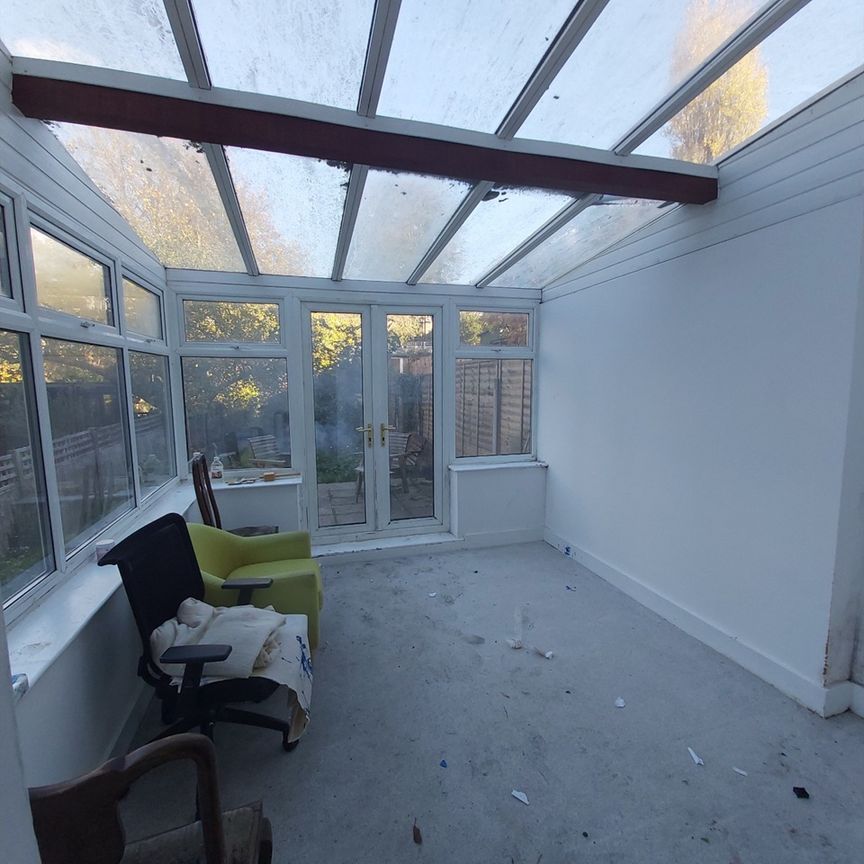 2 Bed Flat, Waller Road, SE14 - Photo 1