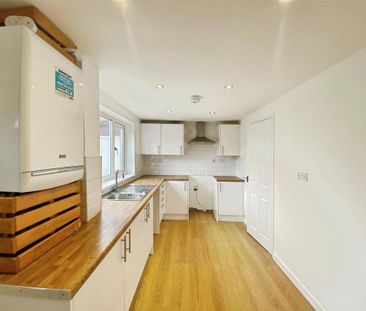 3 bedroom terraced house to rent - Photo 6