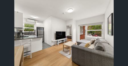 Modern one-bedroom apartment - Photo 4