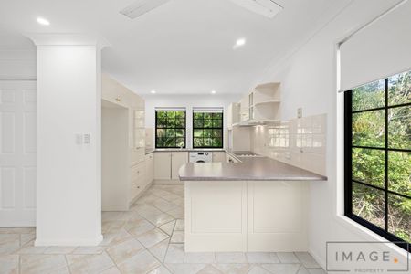 BEAUTIFUL HOUSE WITH VIEW TO IMPRESS! - Photo 5