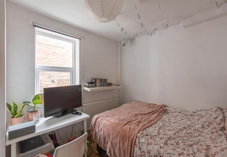 3 bedroom flat to rent - Photo 3