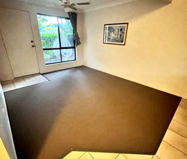 Fully Furnished 3-Bedroom Townhouse with New Carpet in Sunnybank Mead - Photo 1