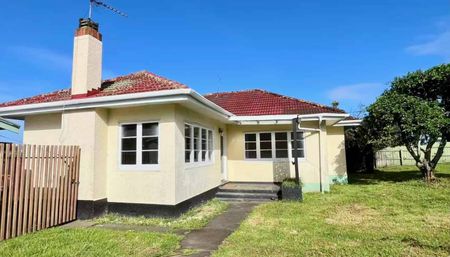 Family-Friendly 3-Bedroom Home with Study - Photo 5