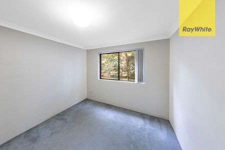 LARGE TWO BEDROOM APARTMENT 350 METERS FROM STATION - LOCATION AND CONVEIENCE COMBINED - Photo 2