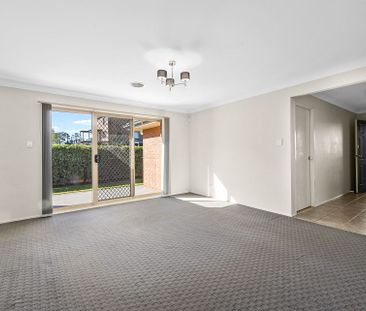 Spacious Living - Photo 3