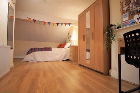 8 bedroom terraced house to rent - Photo 3