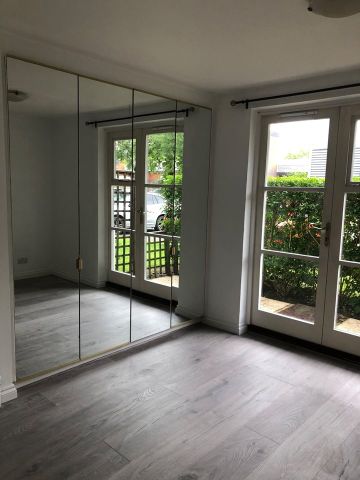 2 Bed Flat, Brompton Park Crescent, SW6 - Photo 2