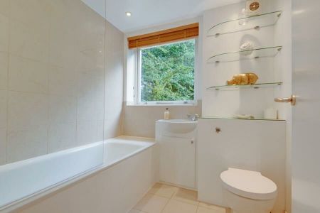 3 Bedroom Flat To Let - Photo 2