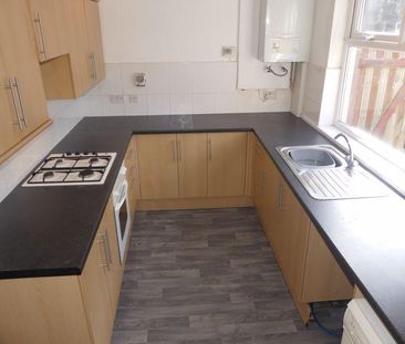 2 bedroom end of terrace house to rent - Photo 3