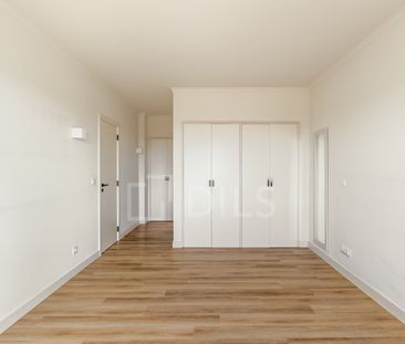Apartamento T2, com vista mar e piscina, no Monte Estoril. - Photo 3