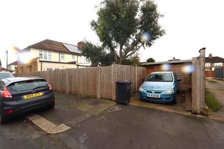 2 bedroom end of terrace house to rent - Photo 3