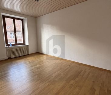 PRATIQUE, LUMINEUX ET PROCHE DE LA VILLE - Photo 1