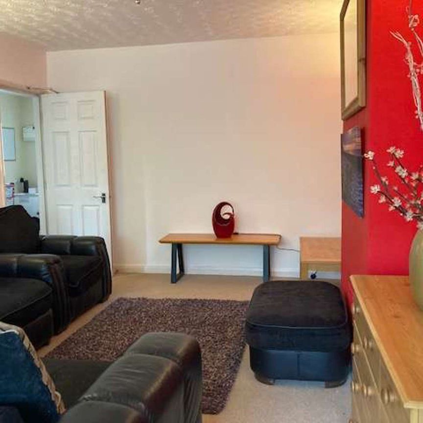 Spenser Road Room 5 - Photo 1