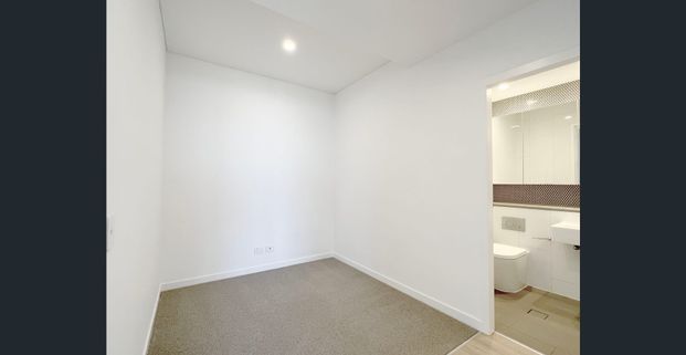 High Rise Views - 1 Bedroom Plus Study - Photo 1
