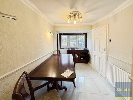 Markhams Chase, Basildon - Photo 4