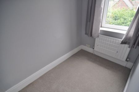 2 bed Terraced - To Let - Photo 2