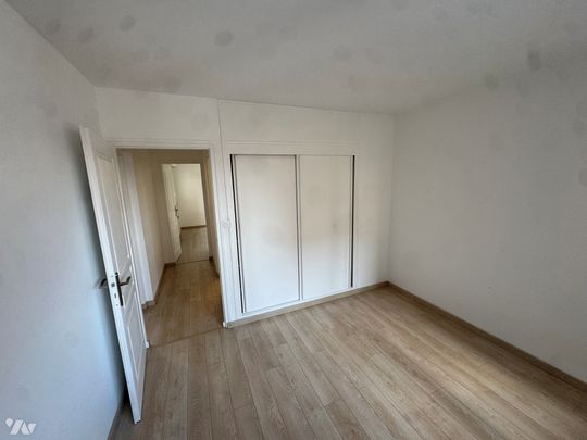 T4 de 87m², 3 chambres, cuisine, salle de bains, wc, salon/salle à manger, balcon et cave - Photo 1