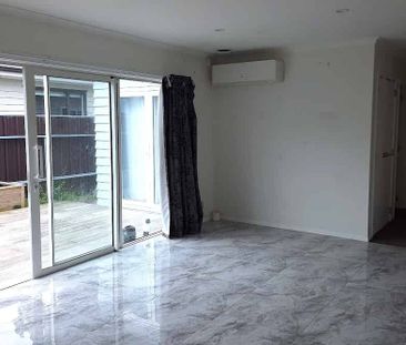 Modern Family Home - Photo 4