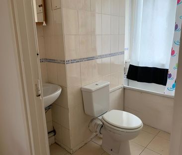 Room in a Shared Flat, Sherfield Gardens, SW15 - Photo 6