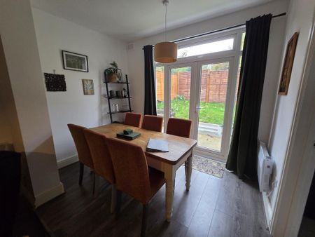 3 bedroom flat to rent - Photo 5