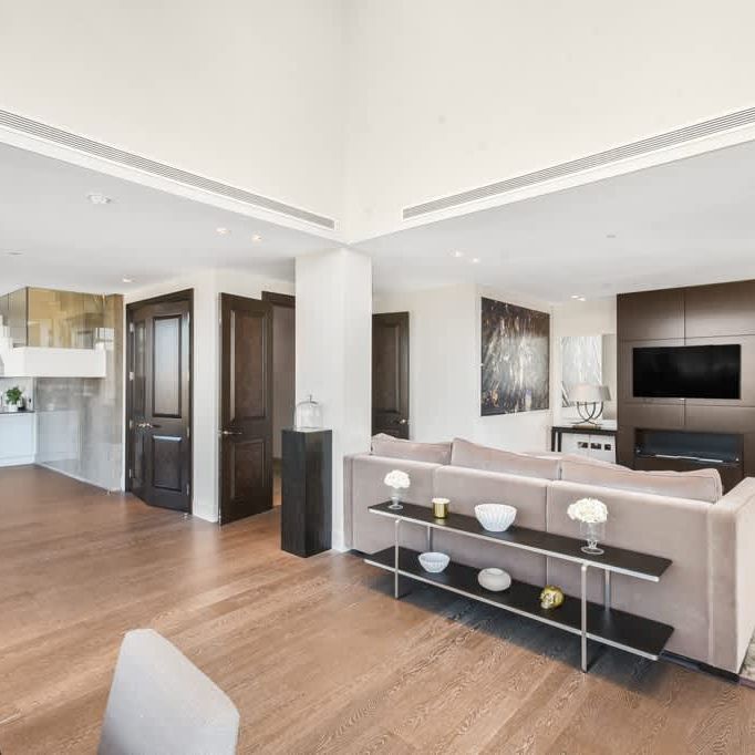 Kensington High Street London W14 - Photo 1