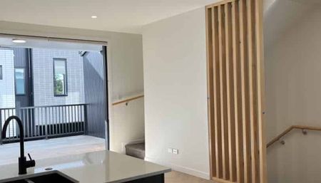 Four bedroom, brand new - Photo 3