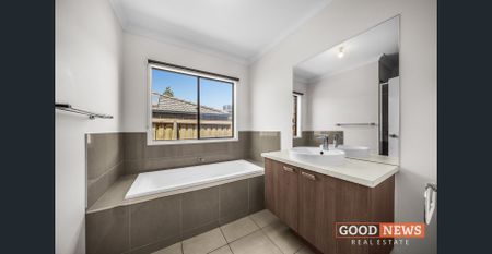 Modern Family Home in Tarneit! - Photo 3