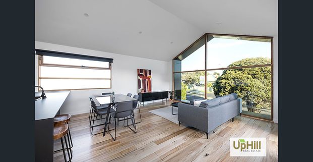 Architectural Masterpiece in Coburg - Photo 1