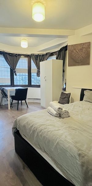 Studio Flat, Endersleigh Gardens, NW4 - Photo 1
