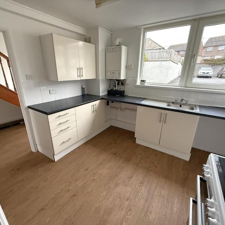 3 bedroom flat to rent - Photo 1